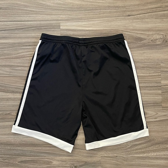 [SOLD] Adidas sport shorts - Picture 4 of 4